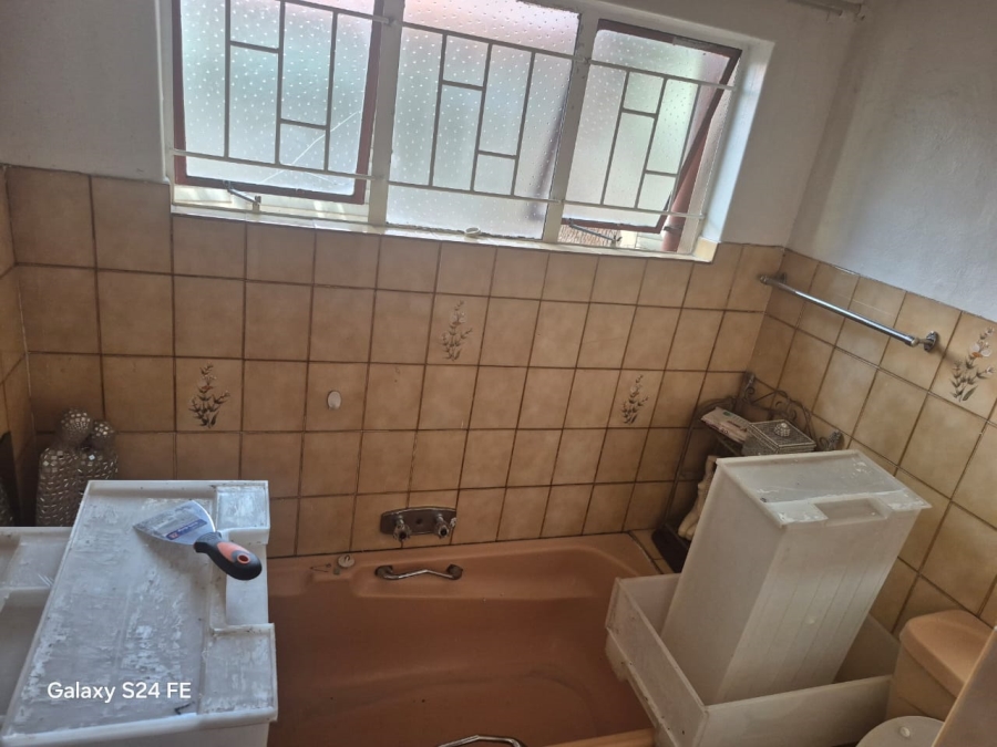 6 Bedroom Property for Sale in Rustenburg North North West